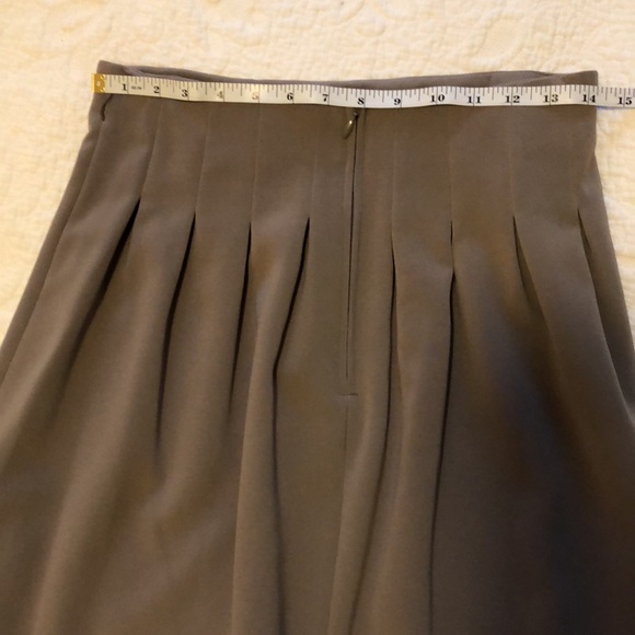 H&M size 8 skirt. Mid brown colour with purple undertone. - Picture 3 of 6